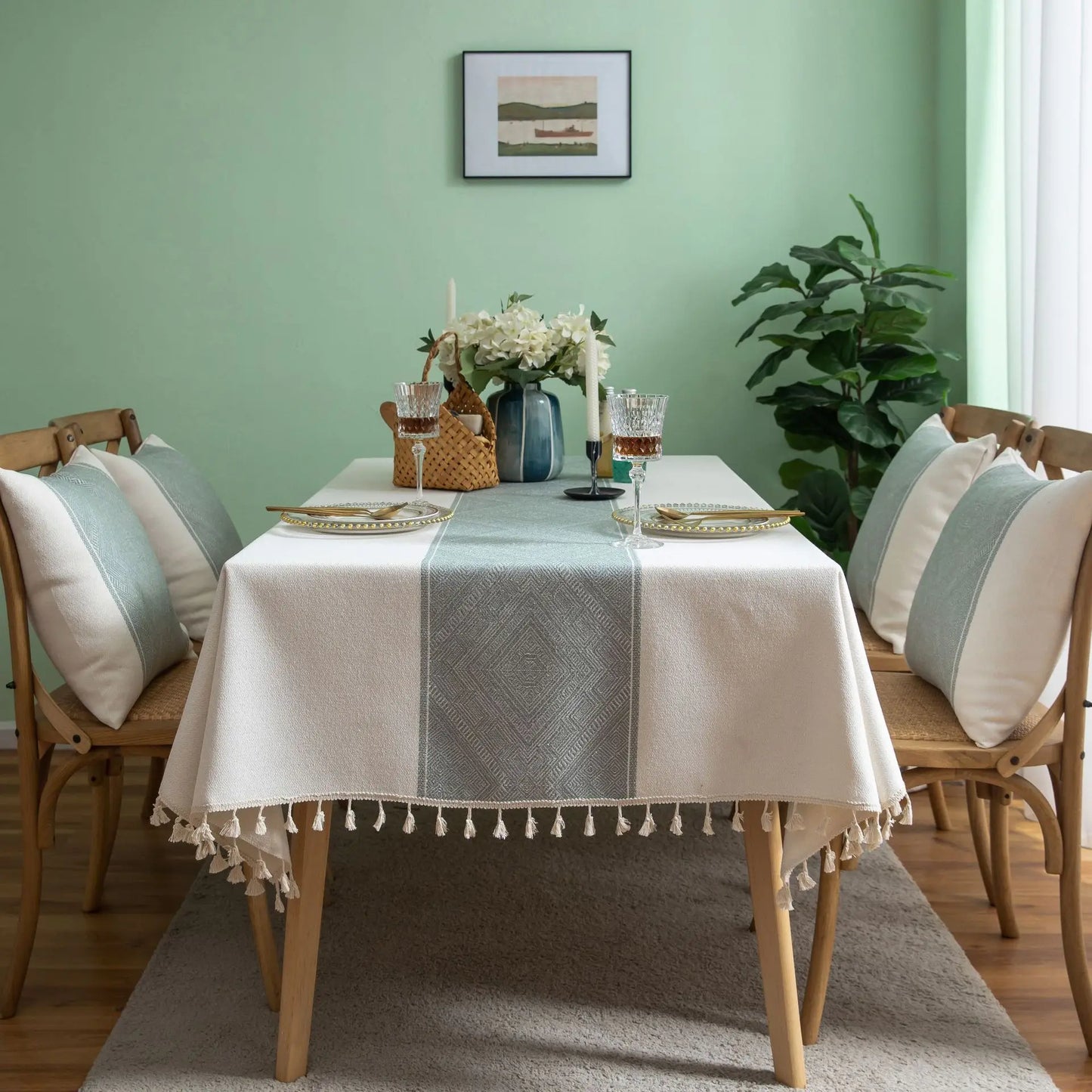 Striped Jacquard Tablecloth – Elegant Washable Polyester Design