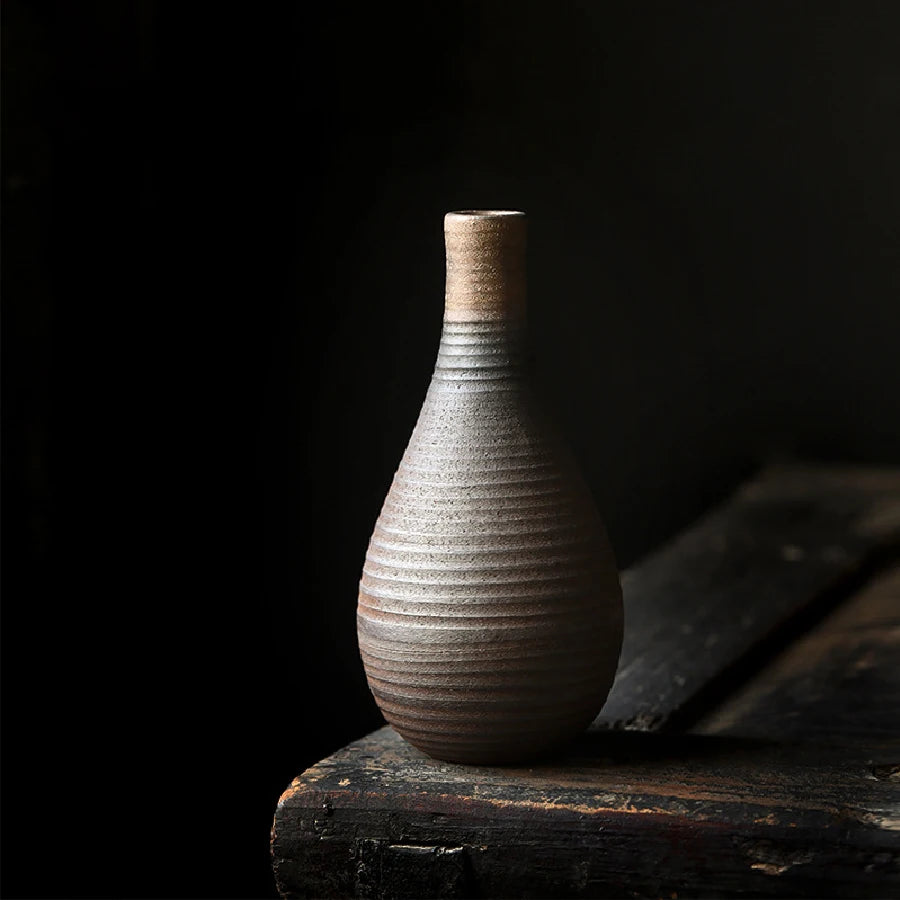 Classic Ceramic Vase – Elegant Tabletop Accent