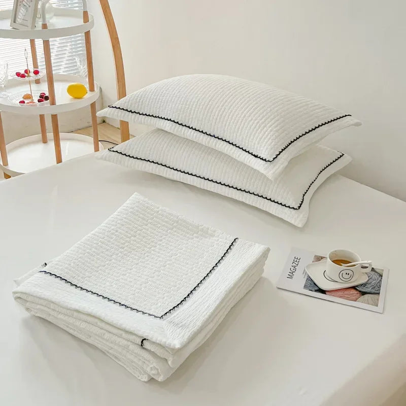 Striped Quilt Set – Soft, Minimal, Functional
