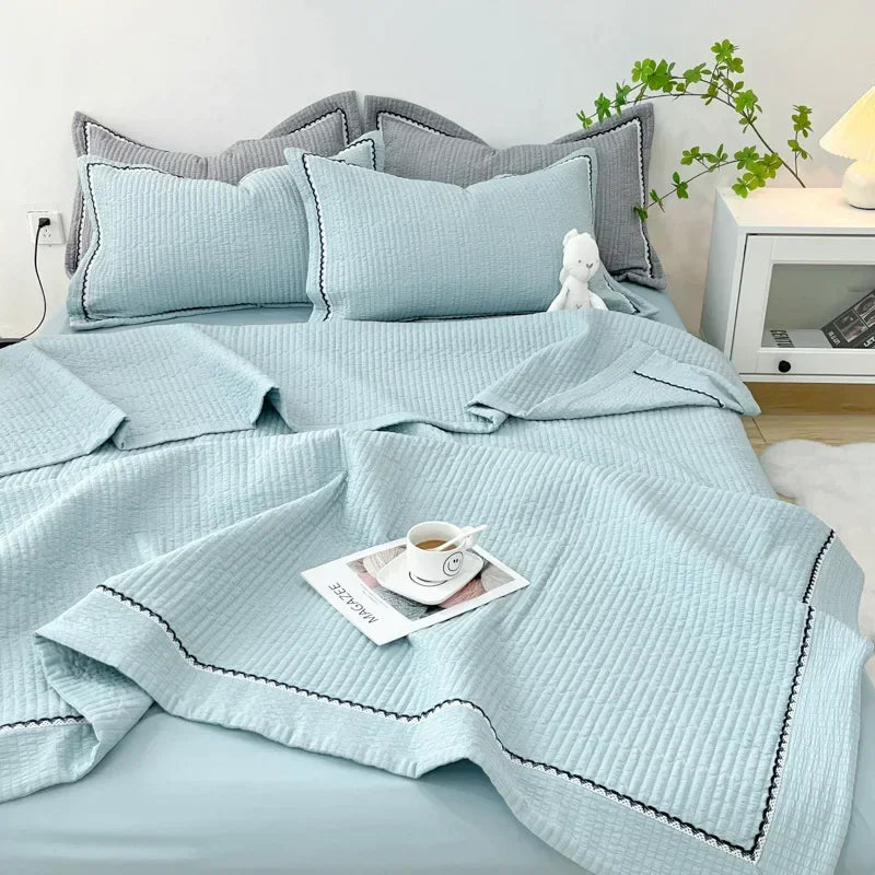 Striped Quilt Set – Soft, Minimal, Functional