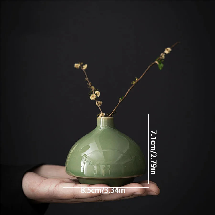 Classic Ceramic Tabletop Vase – Minimalist Home Decor Accent