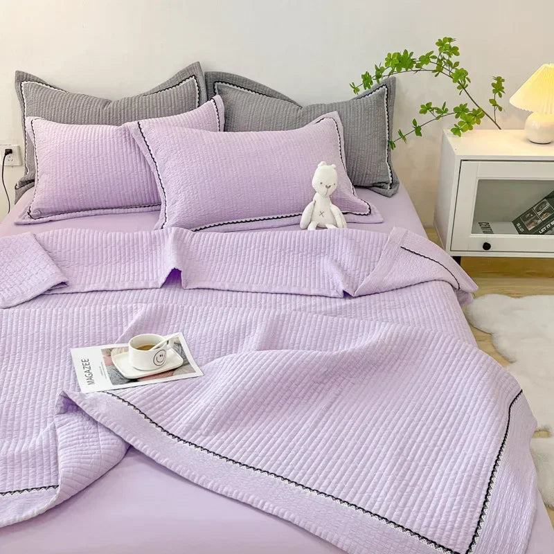 Striped Quilt Set – Soft, Minimal, Functional