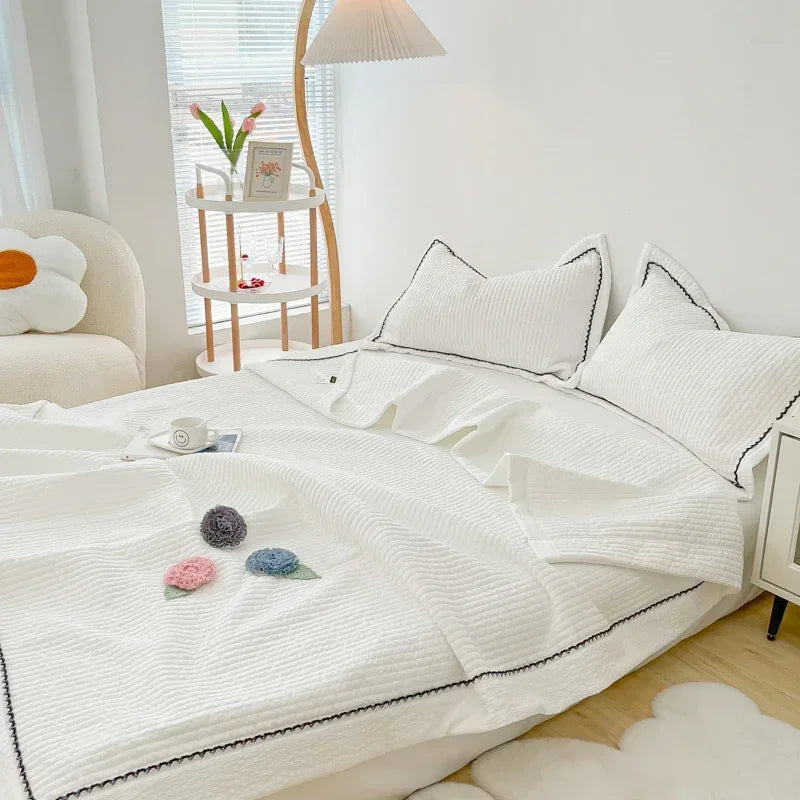 Striped Quilt Set – Soft, Minimal, Functional