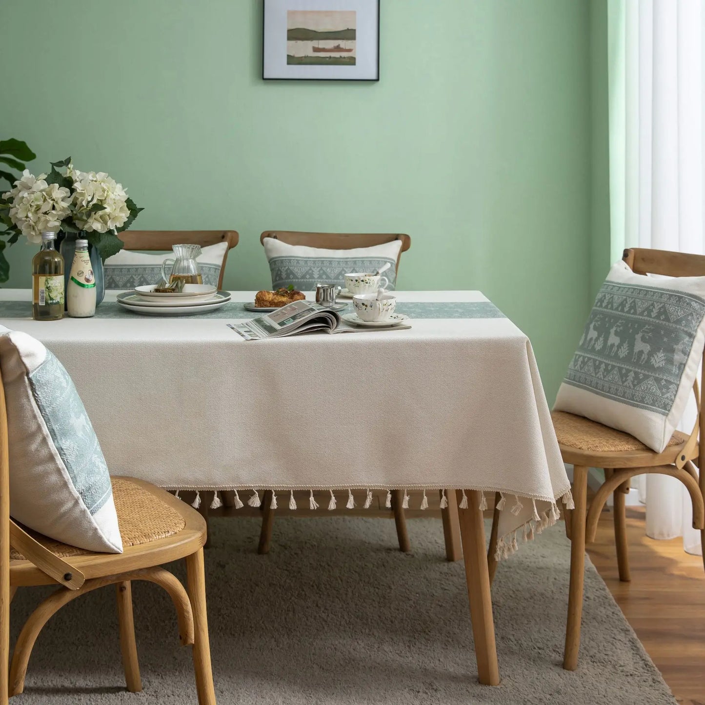 Striped Jacquard Tablecloth – Elegant Washable Polyester Design