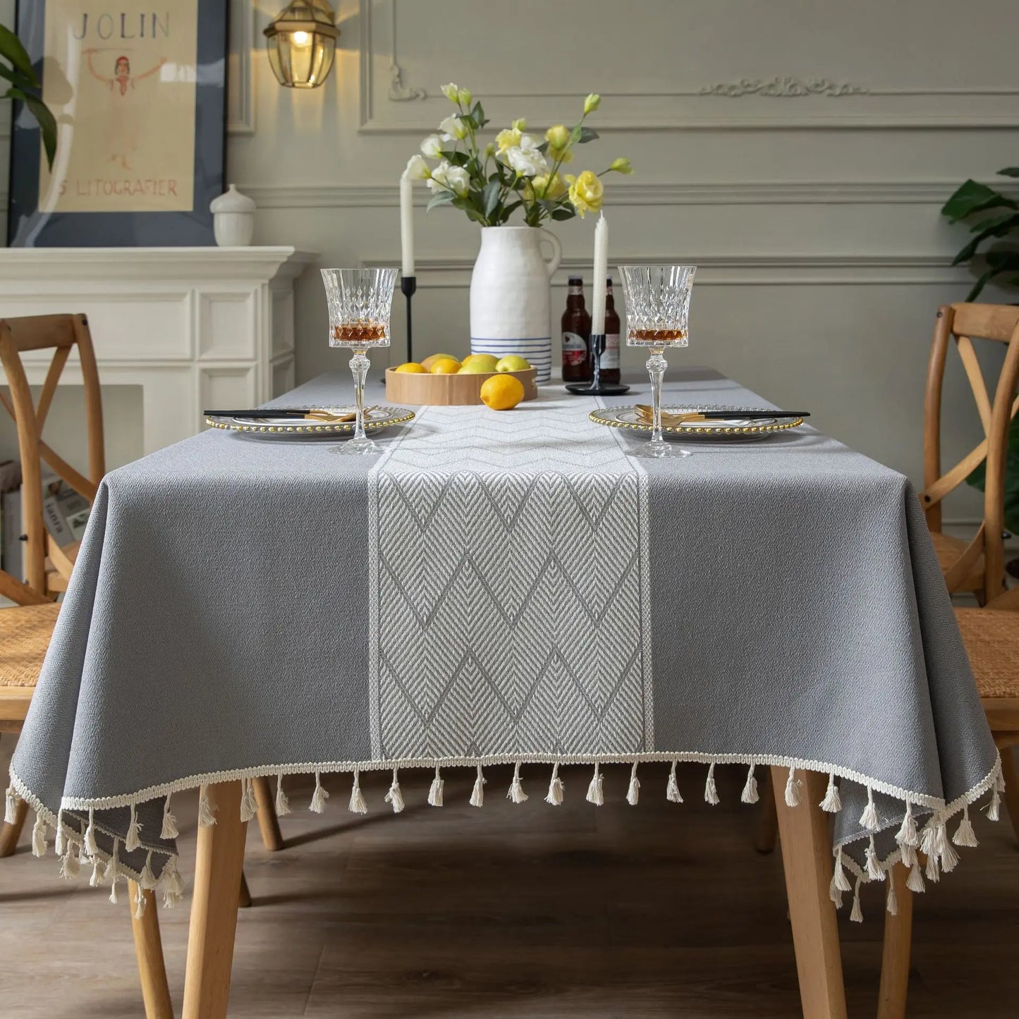 Striped Jacquard Tablecloth – Elegant Washable Polyester Design