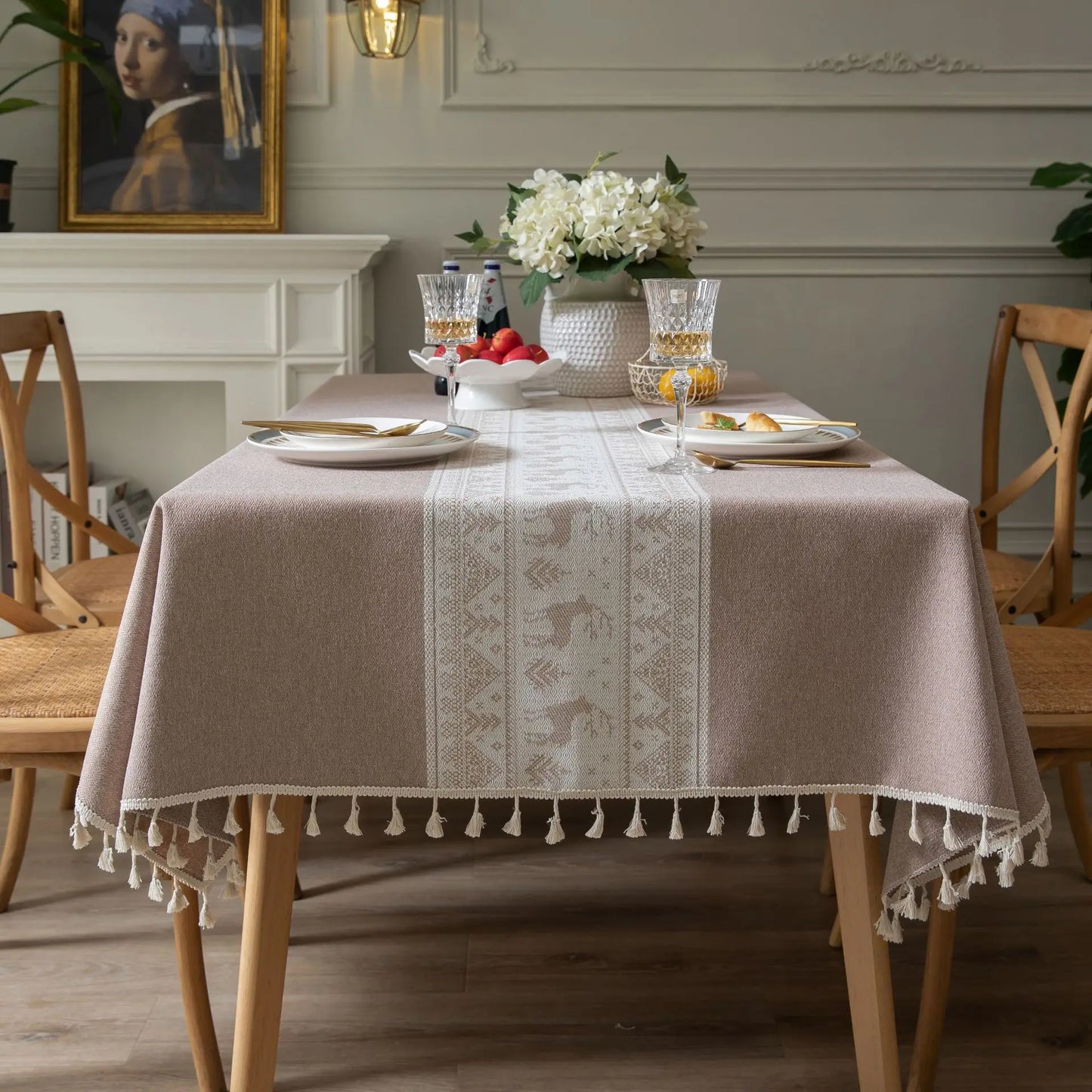 Striped Jacquard Tablecloth – Elegant Washable Polyester Design
