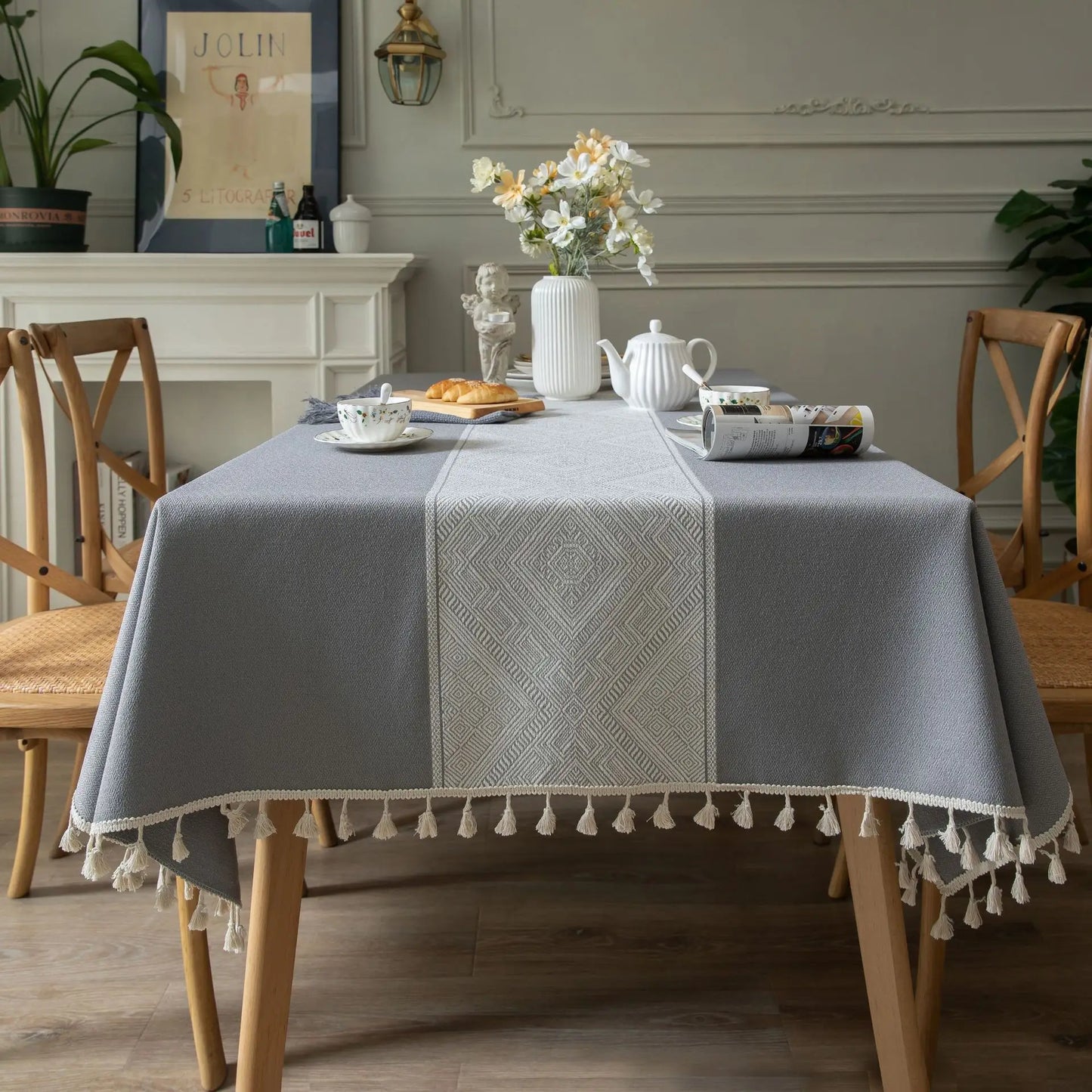 Striped Jacquard Tablecloth – Elegant Washable Polyester Design