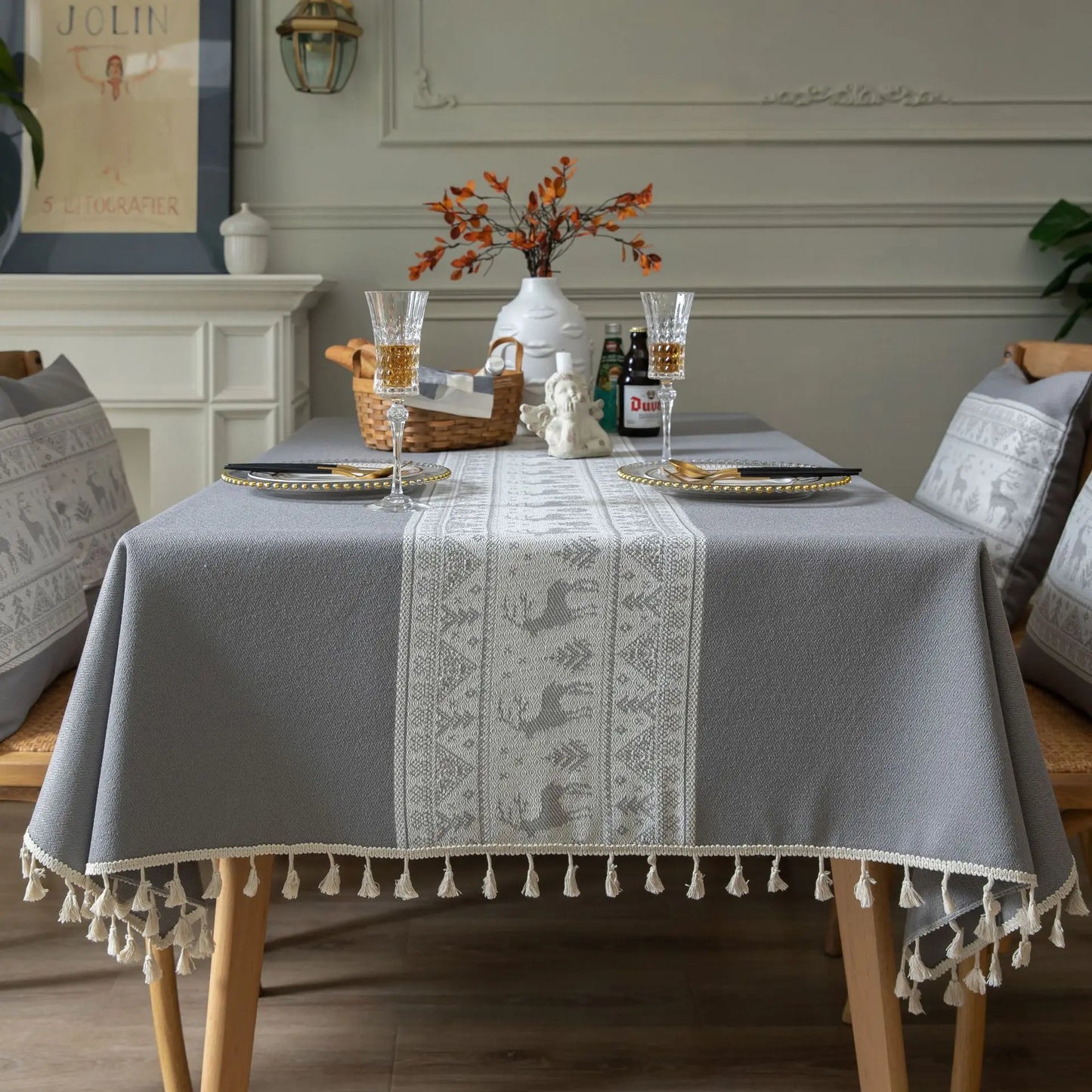 Striped Jacquard Tablecloth – Elegant Washable Polyester Design