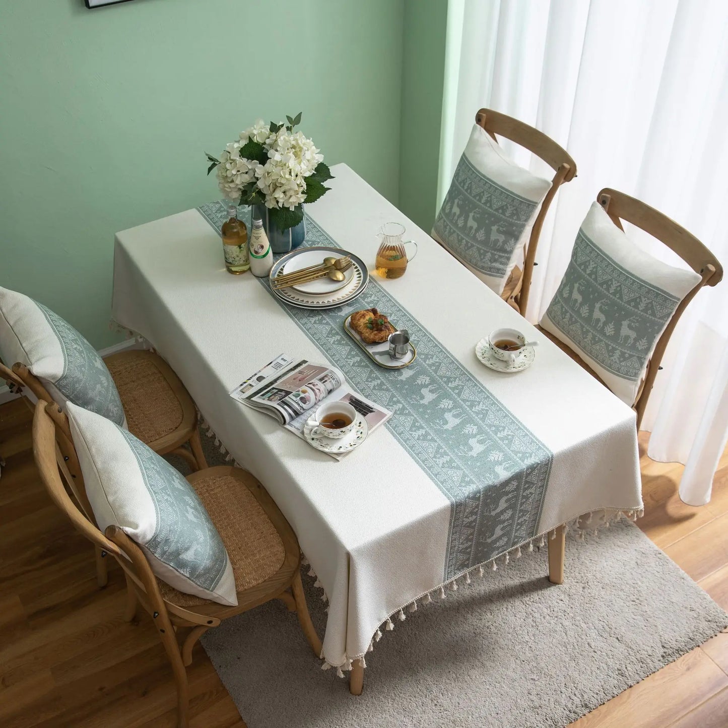 Striped Jacquard Tablecloth – Elegant Washable Polyester Design