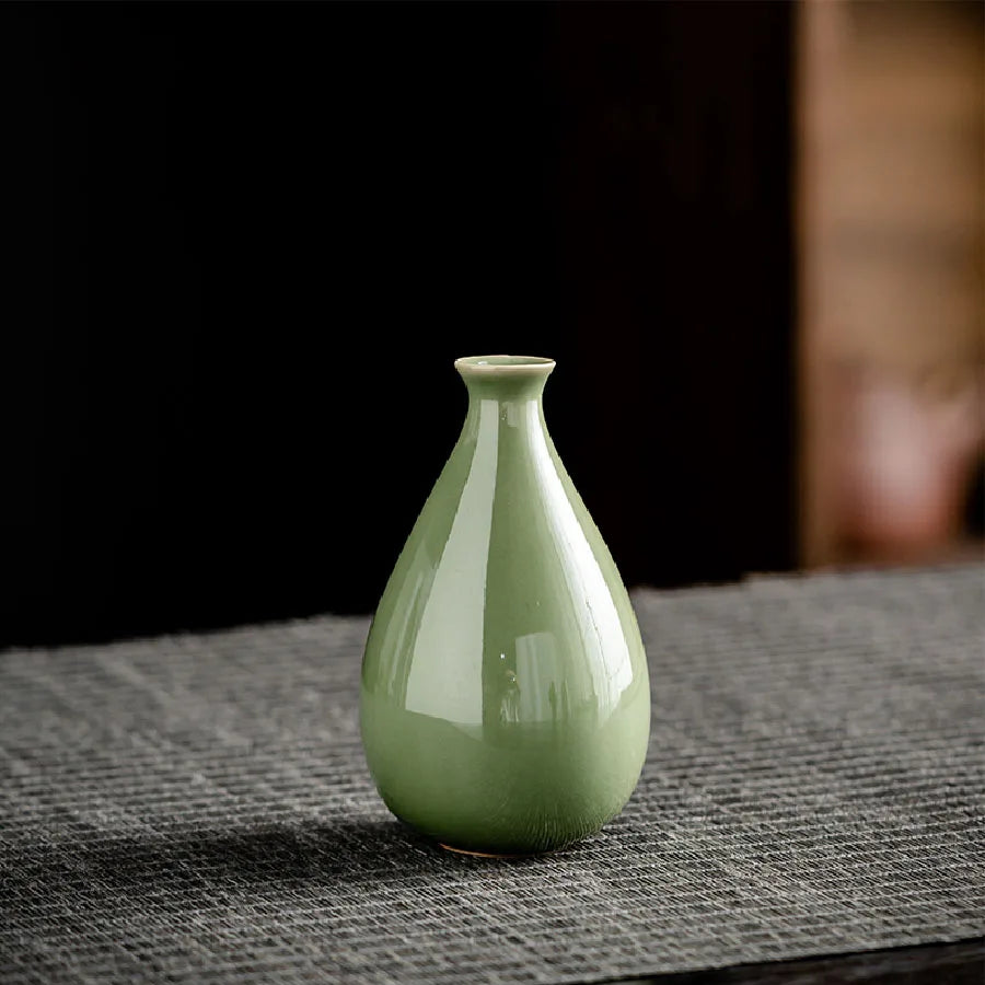 Classic Ceramic Tabletop Vase – Minimalist Home Decor Accent