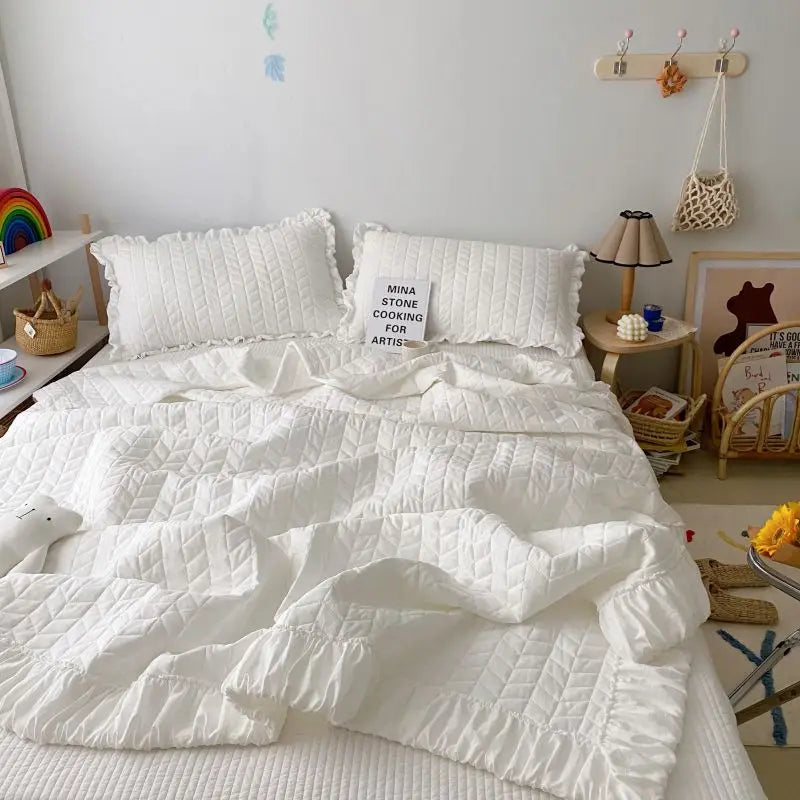 Embroidered Summer Quilt Set – Lightweight &amp; Breathable