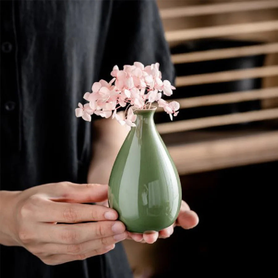 Classic Ceramic Tabletop Vase – Minimalist Home Decor Accent