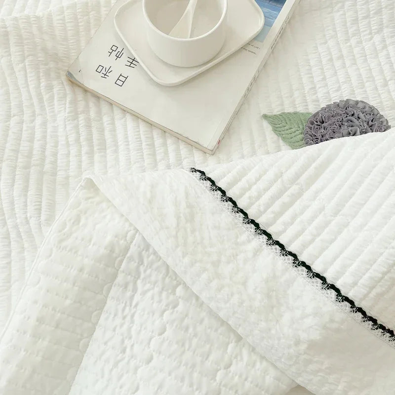 Striped Quilt Set – Soft, Minimal, Functional