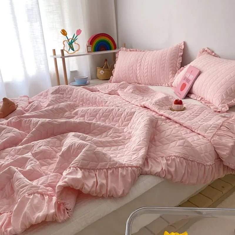Embroidered Summer Quilt Set – Lightweight &amp; Breathable