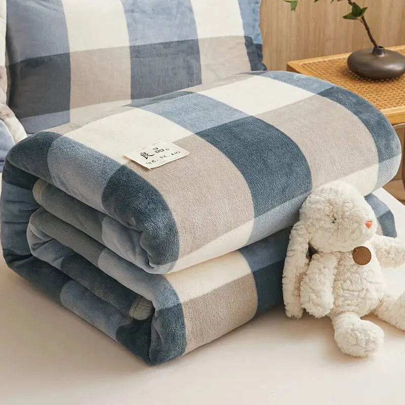 Ultra-Soft Flannel Blanket – All-Season Comfort, 100% Polyester