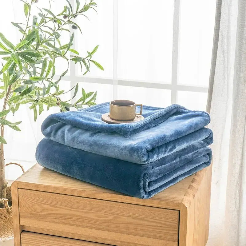 Ultra-Soft Flannel Blanket – All-Season Comfort, 100% Polyester