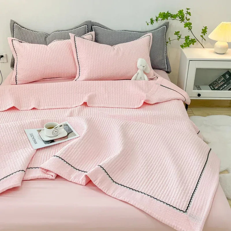 Striped Quilt Set – Soft, Minimal, Functional