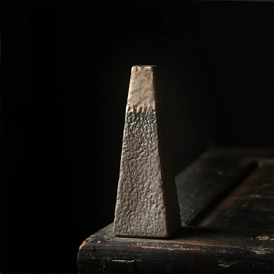 Classic Ceramic Vase – Elegant Tabletop Accent