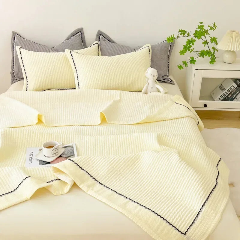 Striped Quilt Set – Soft, Minimal, Functional