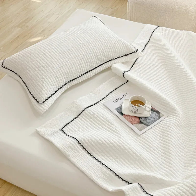 Striped Quilt Set – Soft, Minimal, Functional
