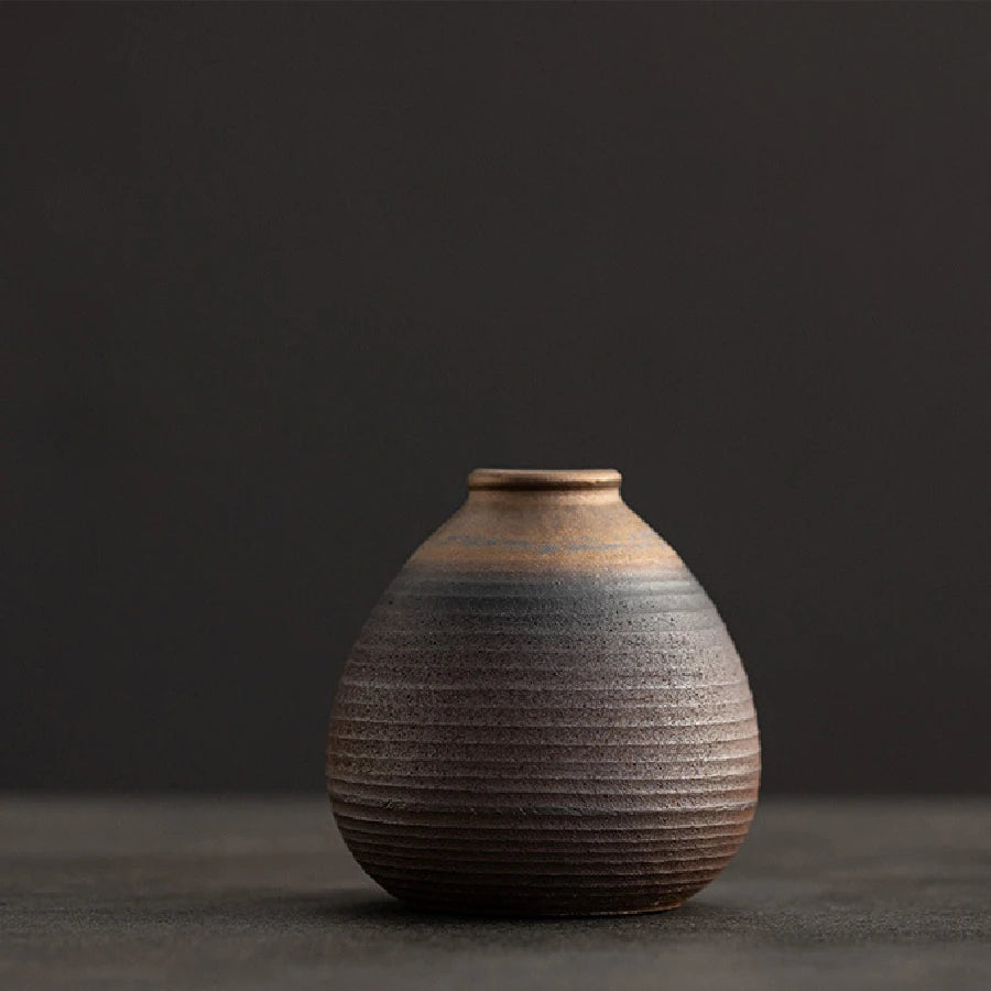 Classic Ceramic Vase – Elegant Tabletop Accent