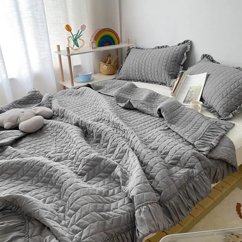 Embroidered Summer Quilt Set – Lightweight &amp; Breathable