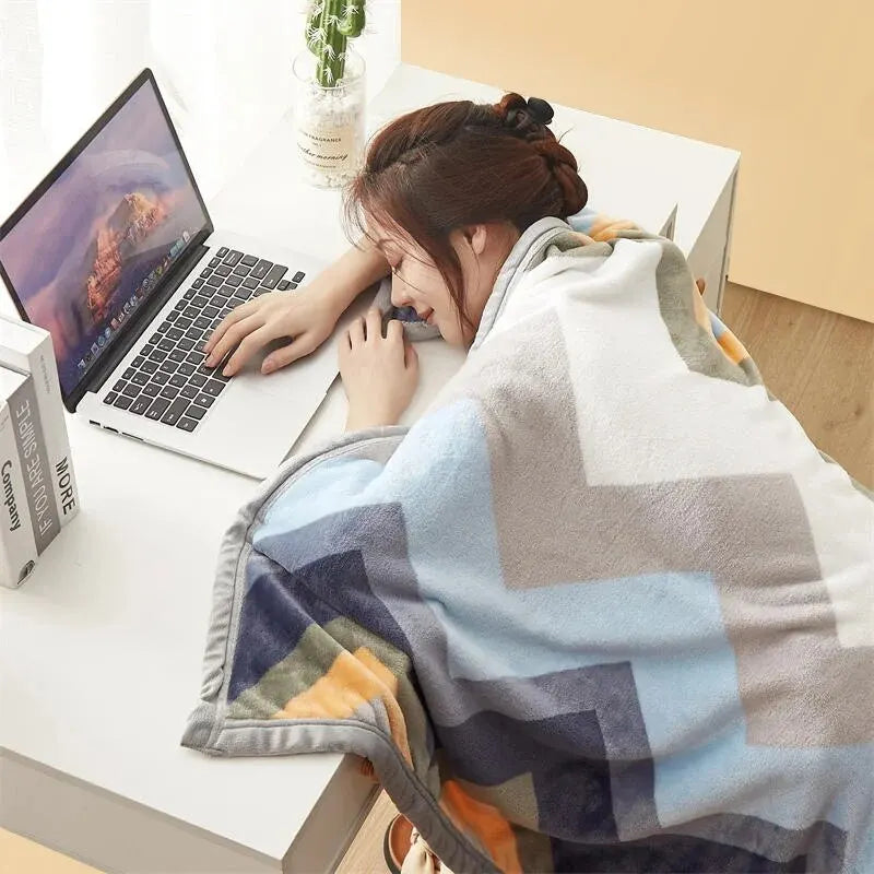 Ultra-Soft Flannel Blanket – All-Season Comfort, 100% Polyester