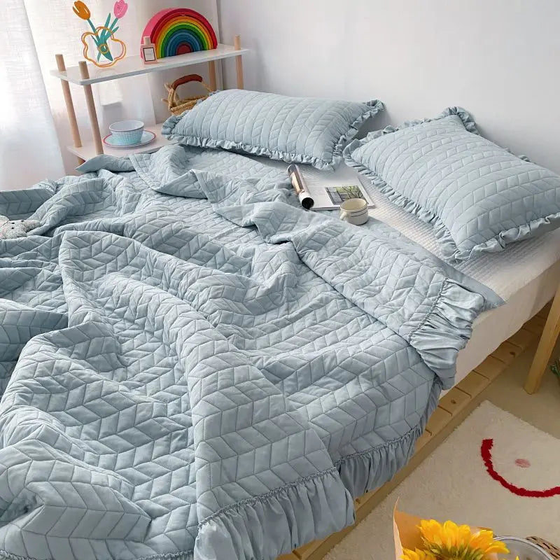 Embroidered Summer Quilt Set – Lightweight &amp; Breathable