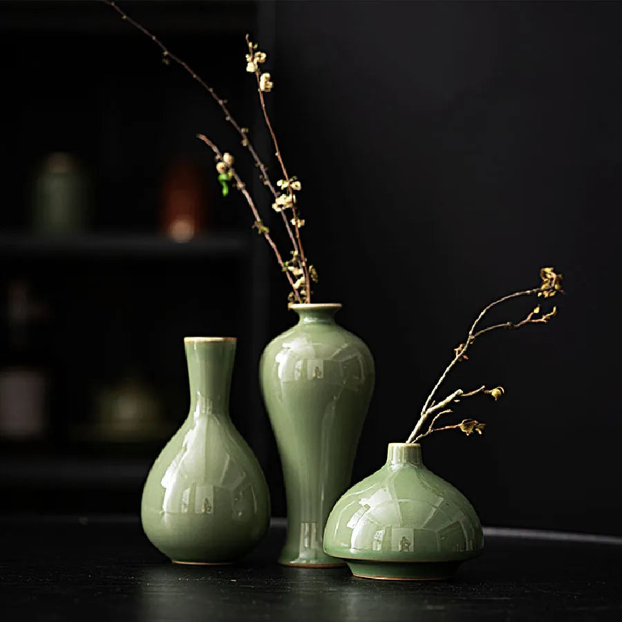 Classic Ceramic Tabletop Vase – Minimalist Home Decor Accent