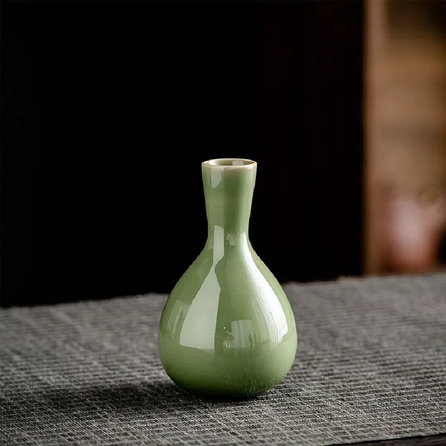 Classic Ceramic Tabletop Vase – Minimalist Home Decor Accent