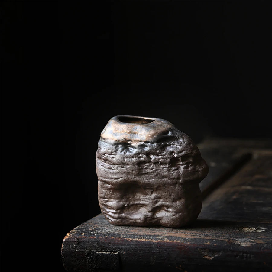 Classic Ceramic Vase – Elegant Tabletop Accent