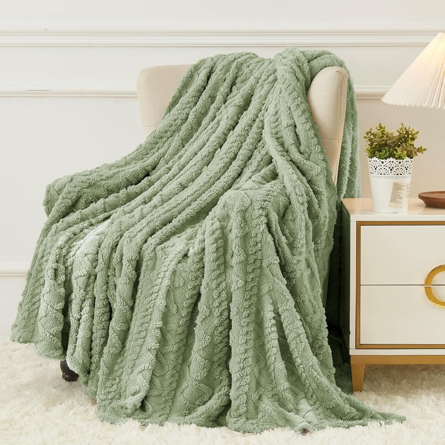 Fleece Throw Blanket - Cozy Soft Lightweight Fuzzy Throw Blanket for Women Portable Throw Blankets for Couch, Warm Present for Birthday, Christmas, Halloween, Housewarming(50"X60", Khaki)