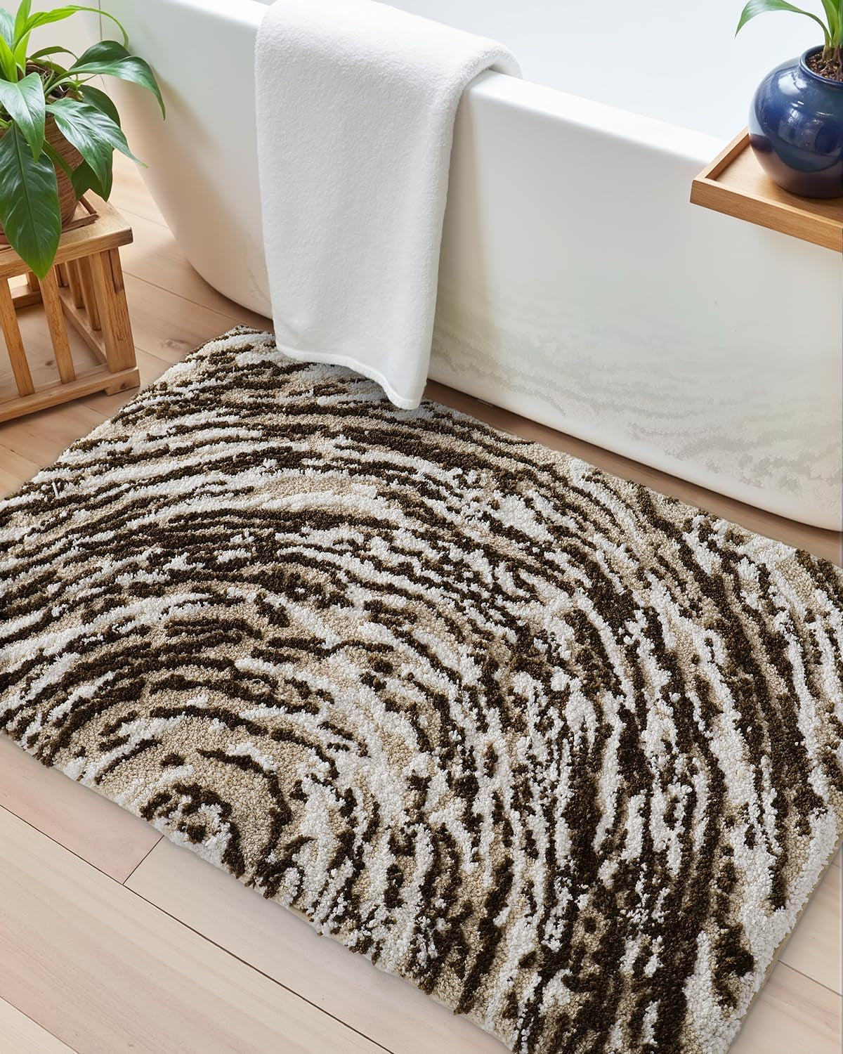 Bathroom Rug Washable, 17X30 Non Slip Bath Mat Absorbent, Soft Plush Microfiber Bathmat Quick Dry for Shower Floor, Colorful